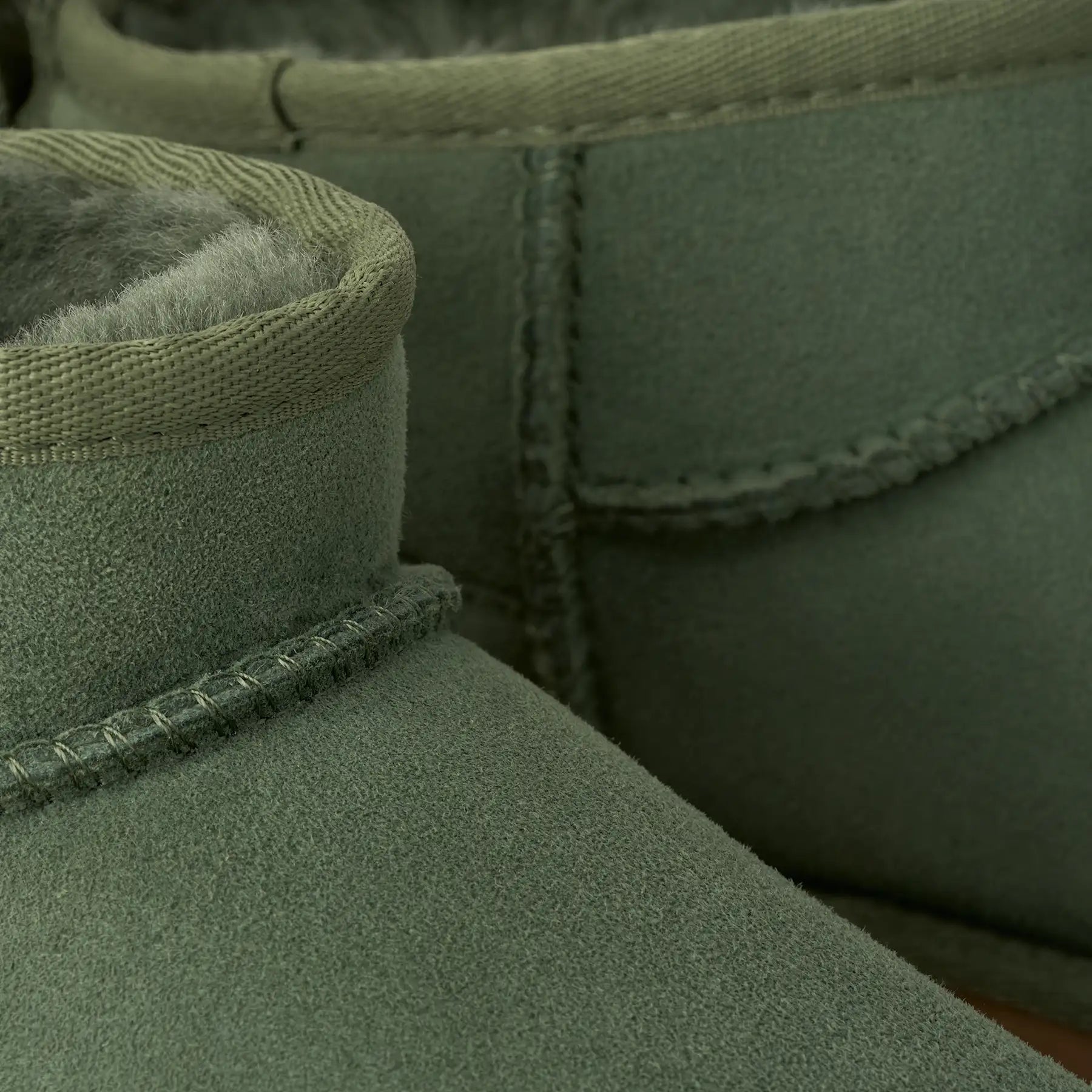 UGG Stivali Classic Ultra Mini Donna in Deep Shade