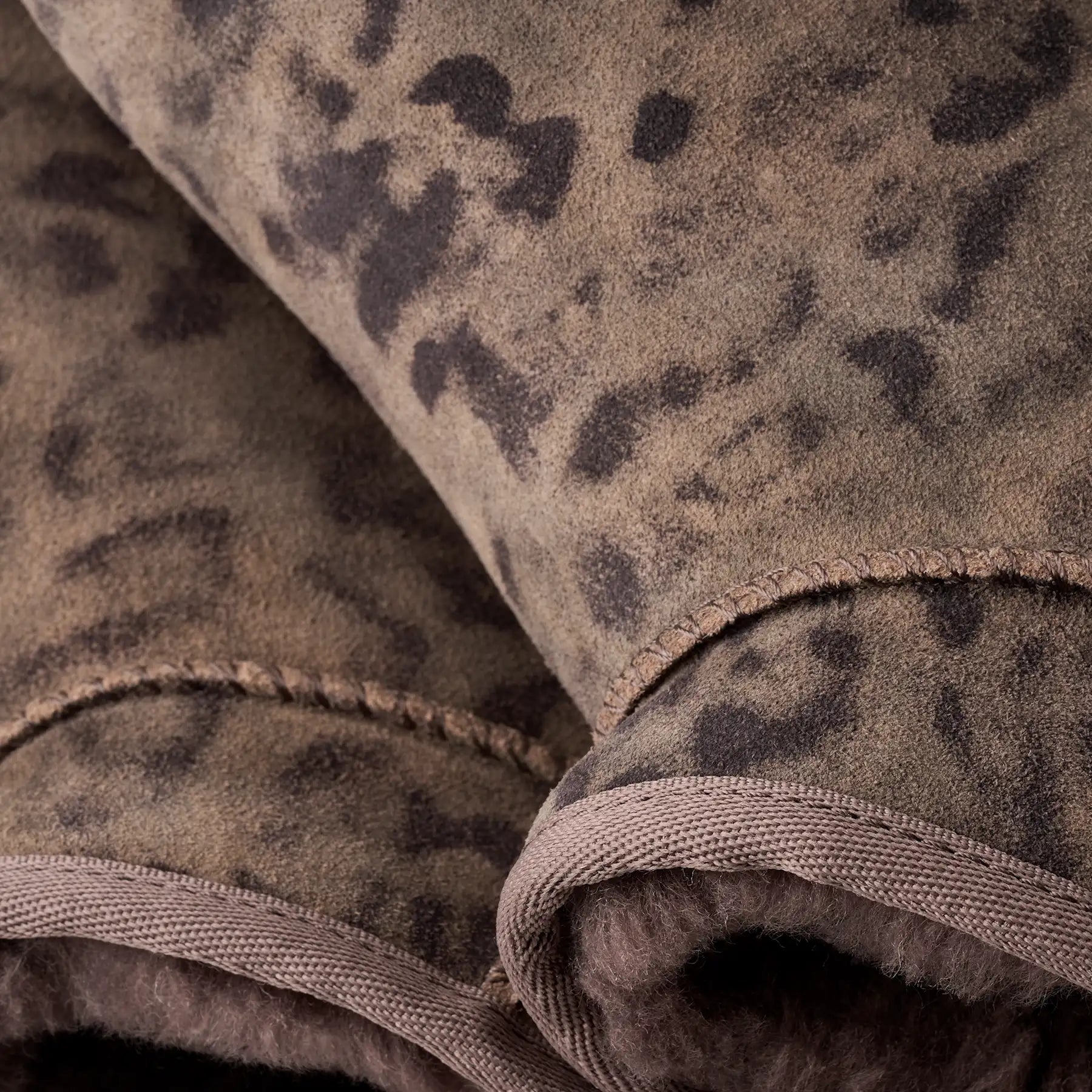 UGG Classic Ultra Mini Spotted Boot Donna in Chestnut