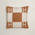 CUSCINO ORION MARRONE – Accessorio premium elegante