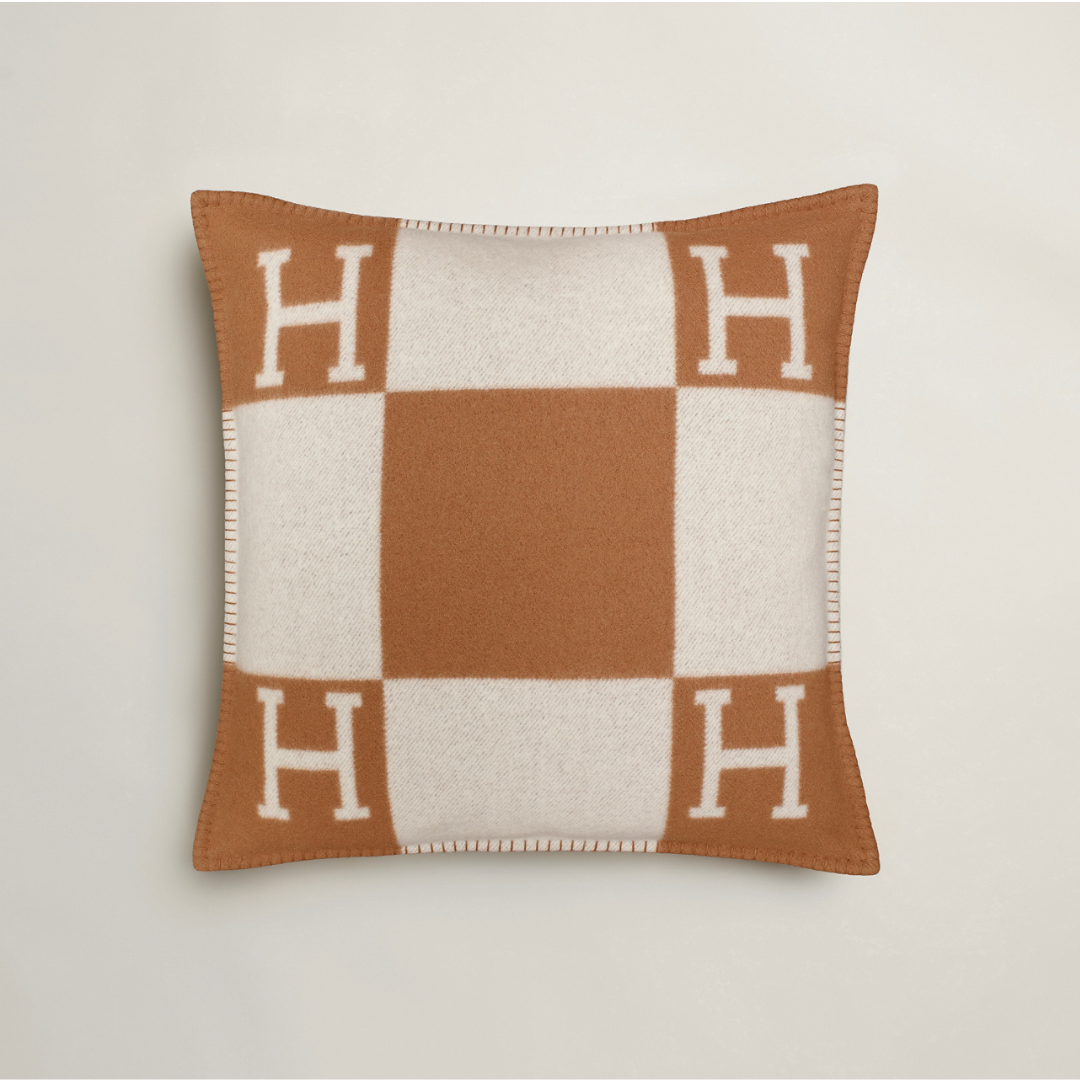 CUSCINO ORION MARRONE – Accessorio premium elegante