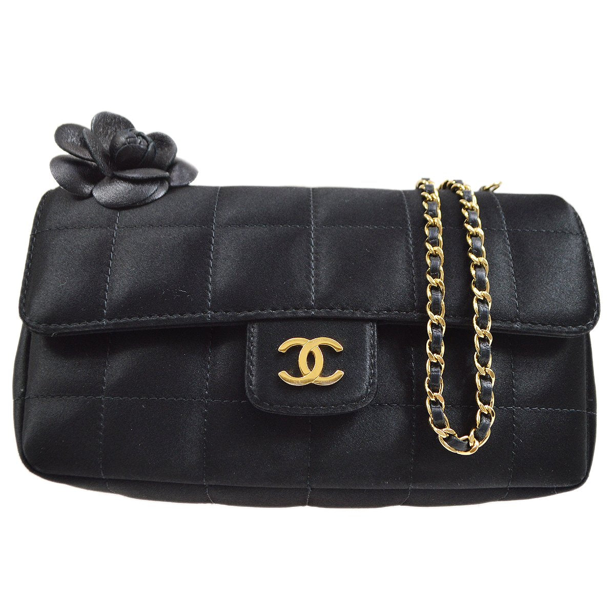 CHANEL 2009-2010 Camellia Choco Bar Single Chain Shoulder Bag Black Satin – Accessorio premium elegante
