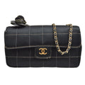 CHANEL 2003-2004 Camellia Choco Bar Chain Shoulder Bag Black Satin – Accessorio premium elegante