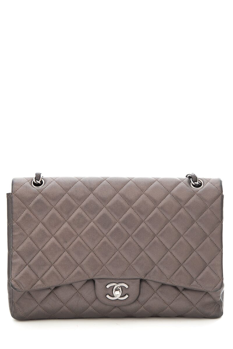 Chanel 2009-2010 Maxi Classic Flap Gunmetal Quilted Lambskin Handbag W Silver HW – Accessorio premium elegante