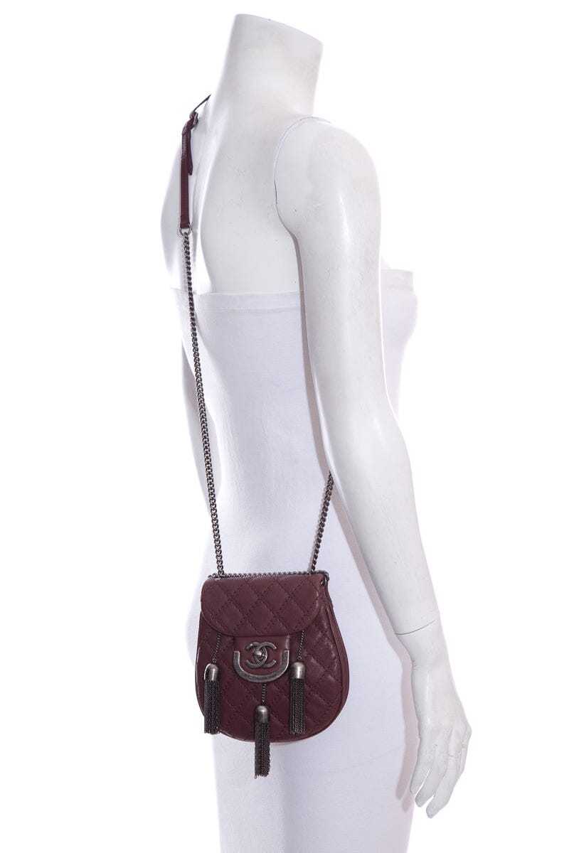 Chanel 2013 Paris-Edinburgh "Coco Sporran" Burgundy Quilted Lambskin  Mini – Accessorio premium elegante