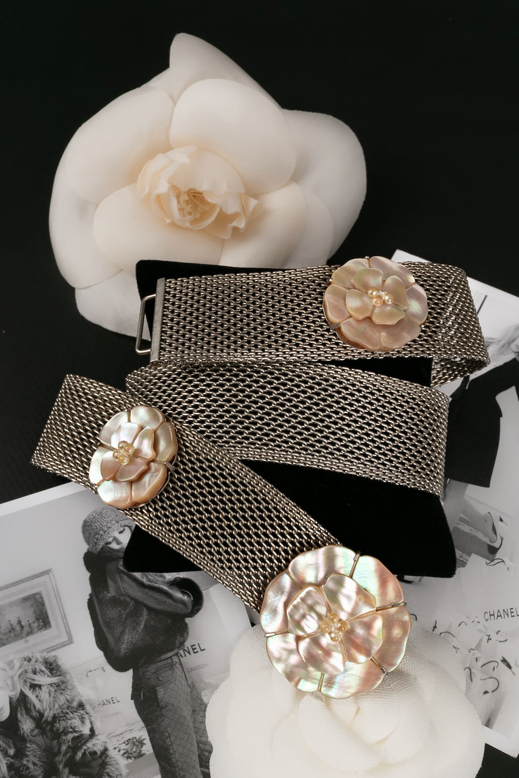 Ceinture camélias Chanel Automne 1998 – Accessorio premium elegante