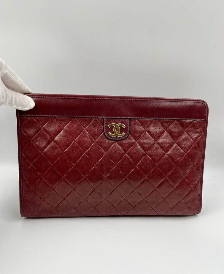 Burgundy Chanel Clutch Bag – Accessorio premium elegante