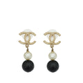Chanel Bicolor CC Pearl Drop Earring – Accessorio premium elegante