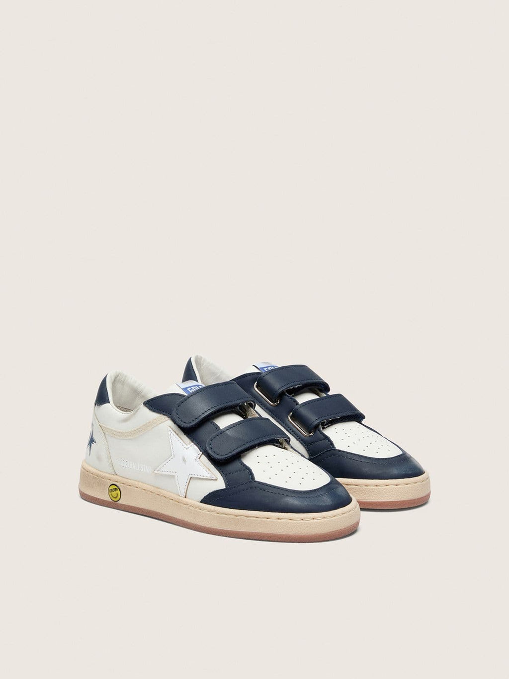 NUOVO ARRIVO - Golden Goose Ball Star Junior in pelle bianca con stella in pelle laminata argento e inserti in pelle blu scuro