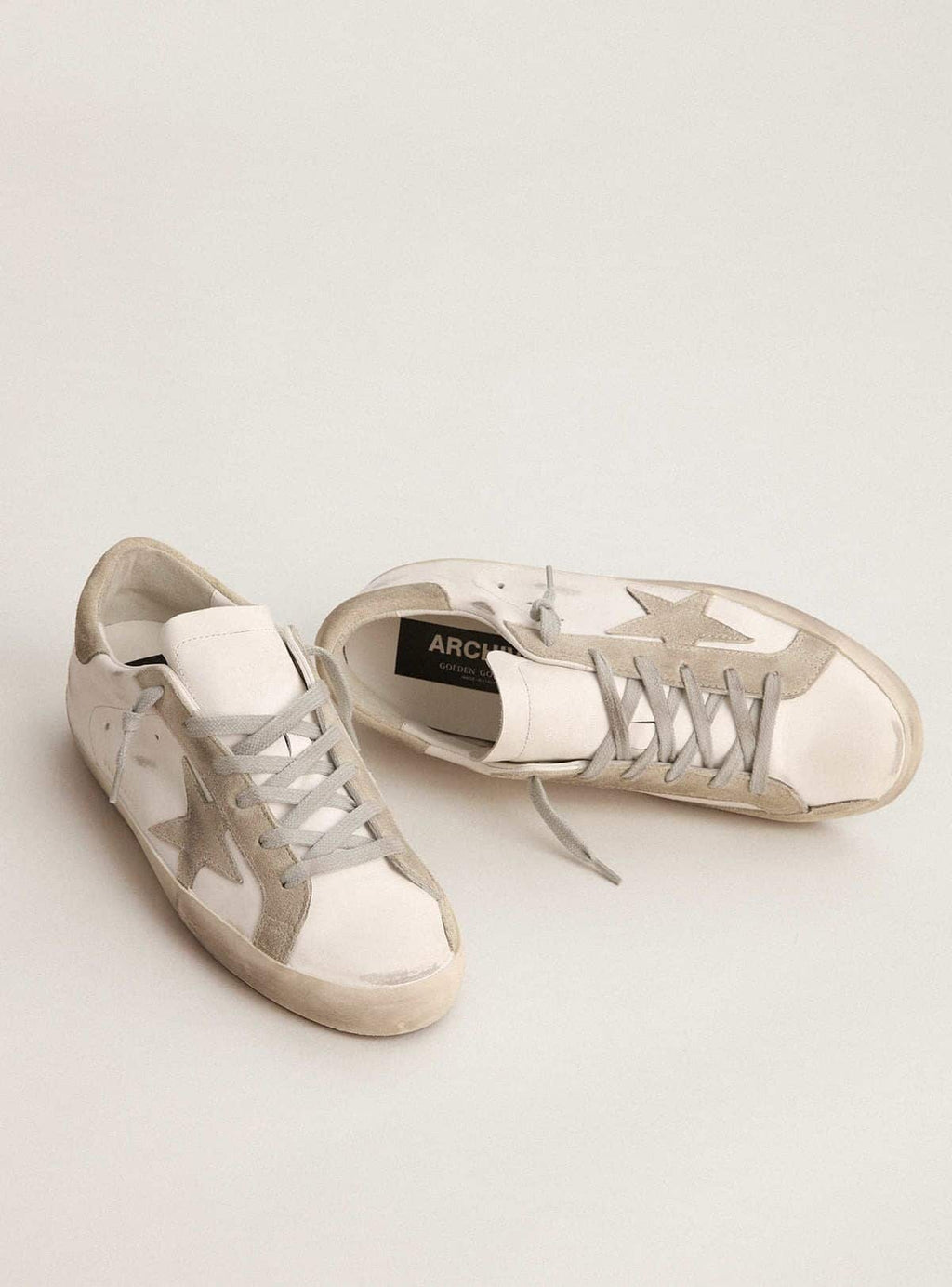 Golden Goose Super-Star Uomo con Stella e Talloncino in Suede Grigio