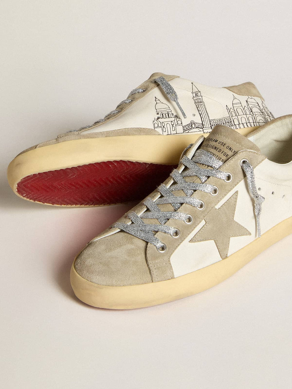 Golden Goose Super-Star Uomo in Nappa con Stella in Suede Ghiaccio e Ricamo Nero