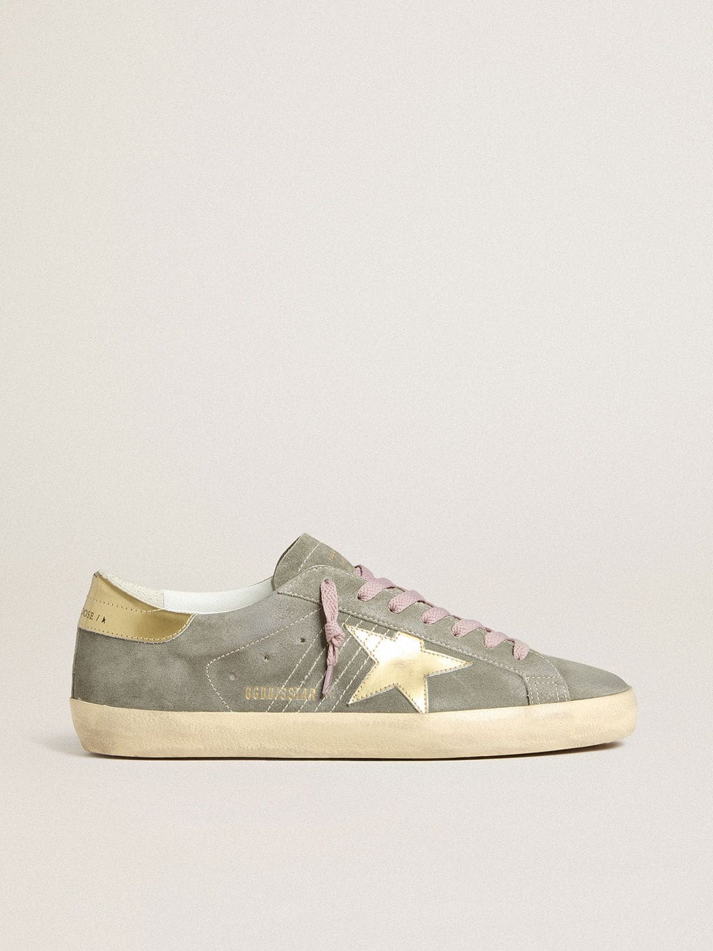 Golden Goose Super-Star Uomo in Suede Grigio con Stella e Talloncino in Pelle Laminata Oro