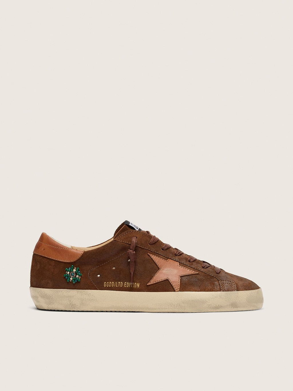 Golden Goose Super-Star Ltd Uomo in Suede Color Marrone con Stella in Pelle Mattone e Ricamo con Perline Verdi