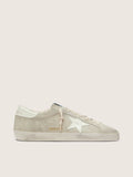 Golden Goose Super-Star Uomo in Suede Grigio Chiaro con Stella in Pelle Bianca