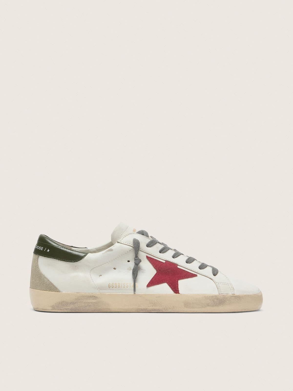 NUOVO ARRIVO - Golden Goose Super-Star Uomo con stella in suede rosso e talloncino in pelle verde