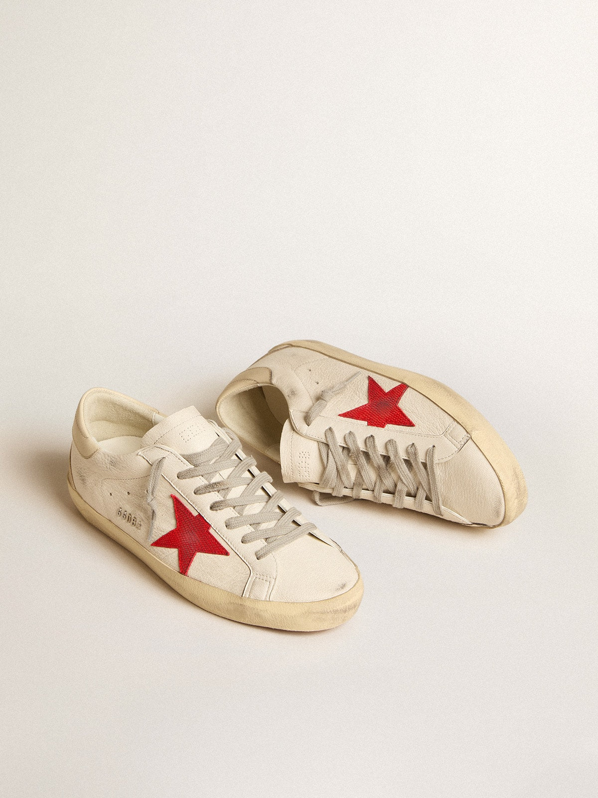 Golden Goose Super-Star Uomo in Nappa con Stella Rossa e Talloncino in Pelle Crema