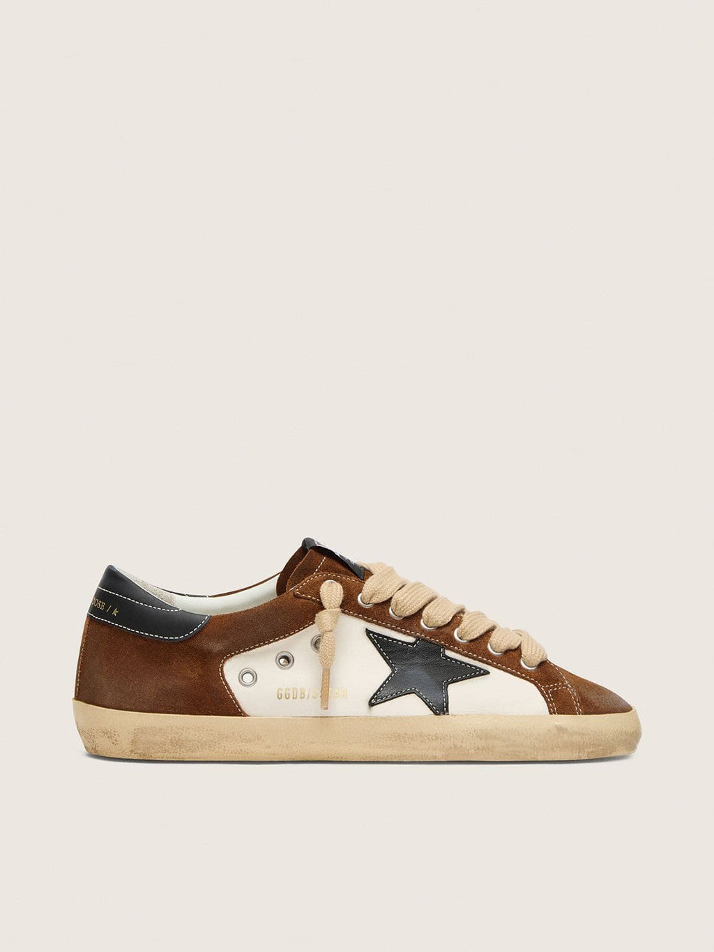 Golden Goose Super-Star Uomo in Pelle Bianca e Suede Marrone con Stella in Pelle Nera