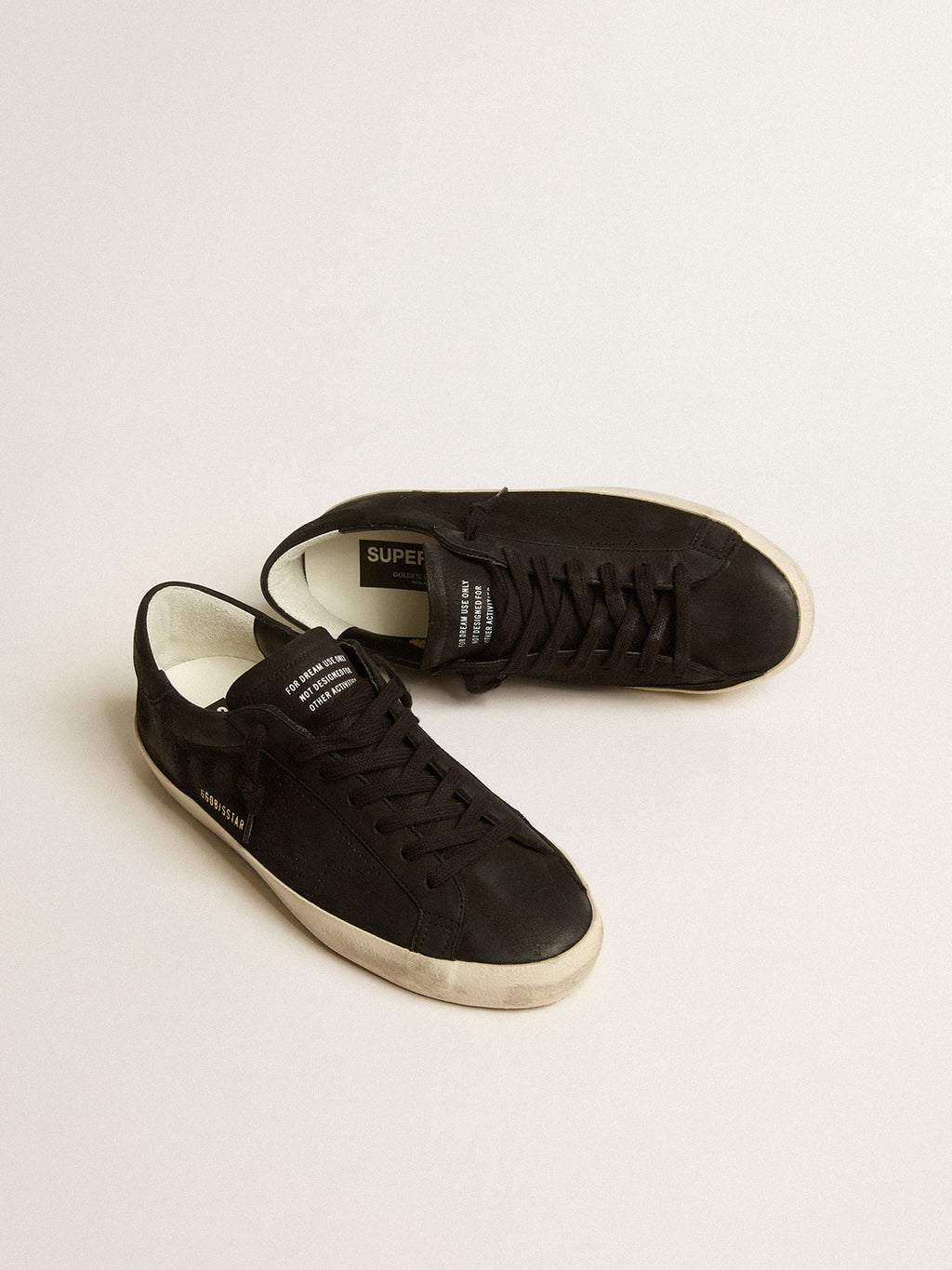 Golden Goose Super-Star Uomo in Nabuk Nero con Stella Traforata e Talloncino in Nabuk Nero