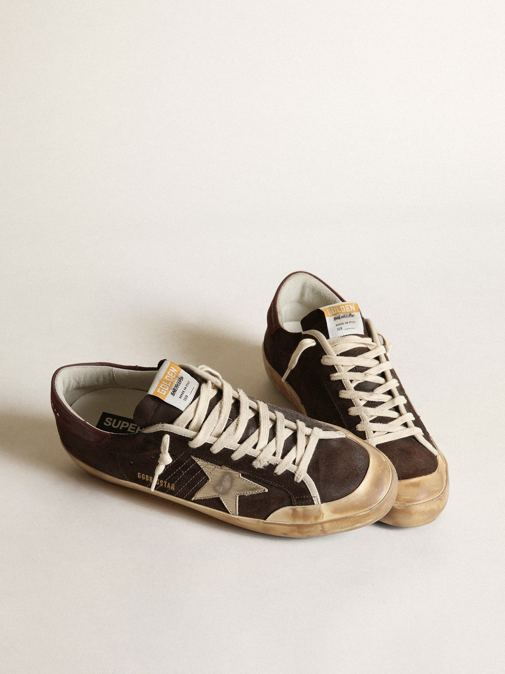 Golden Goose Super-Star Uomo Penstar in Suede Marrone con Stella Color Platino