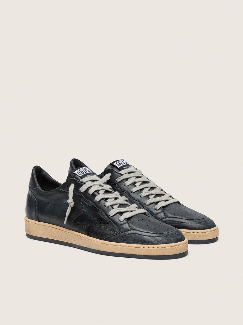 Golden Goose Ball Star Uomo in Nappa Nera con Stella in Suede e Talloncino in Nappa