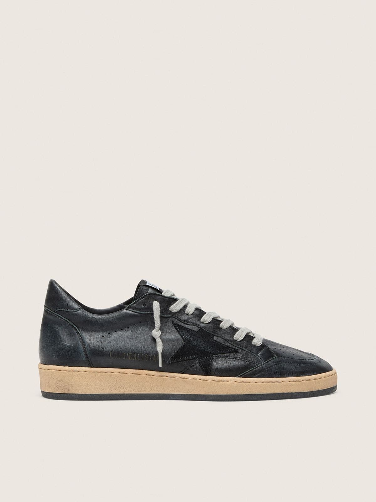 Golden Goose Ball Star Uomo in Nappa Nera con Stella in Suede e Talloncino in Nappa