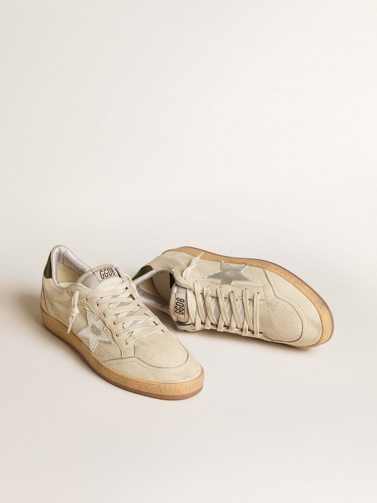 Golden Goose Ball Star Uomo con Stella in Pelle Argento e Talloncino in Pelle Verde