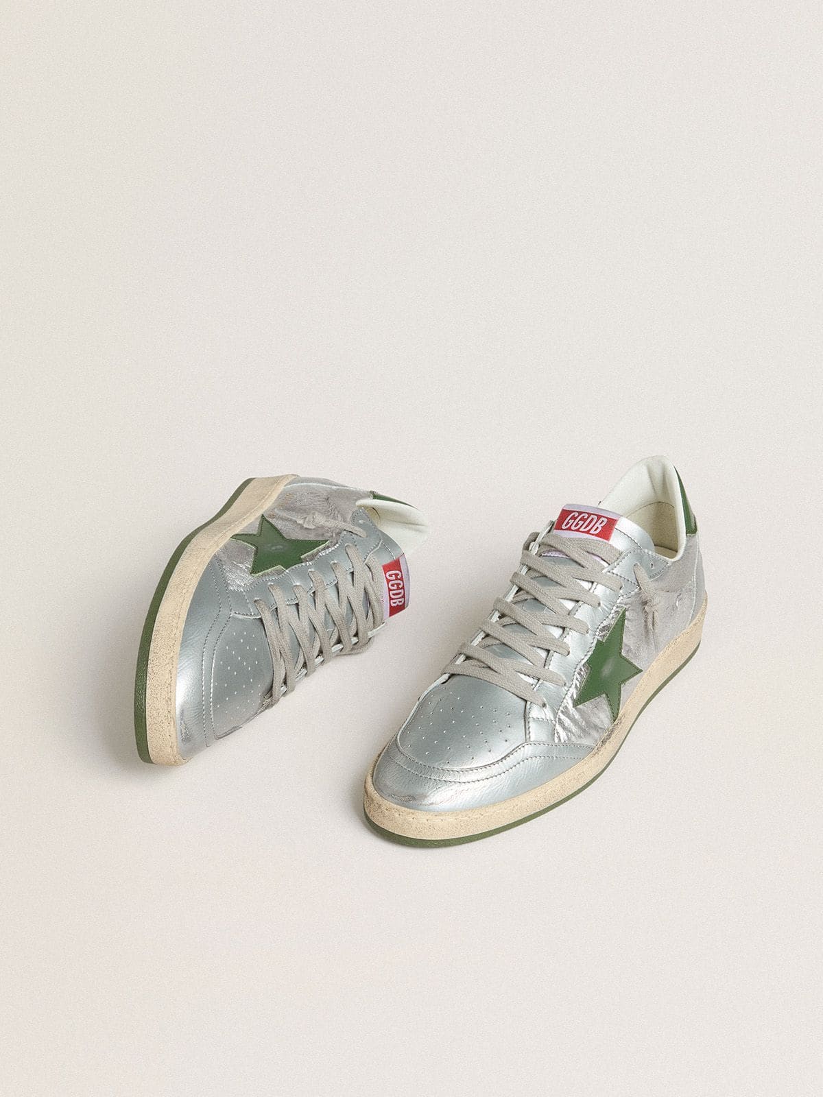 Golden Goose Ball Star Uomo in Nylon Argento con Stella e Talloncino in Pelle Verde