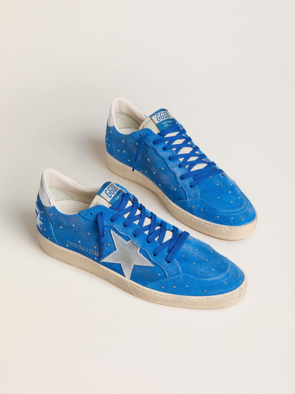 Golden Goose Ball Star Uomo in Suede Azzurro con Borchie e Stella in Pelle Laminata Argento