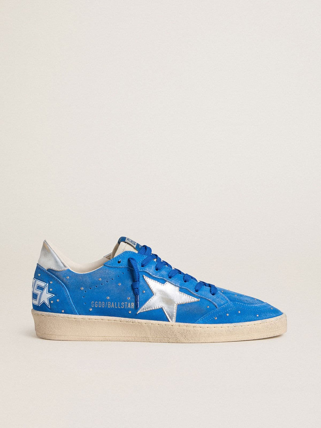 Golden Goose Ball Star Uomo in Suede Azzurro con Borchie e Stella in Pelle Laminata Argento