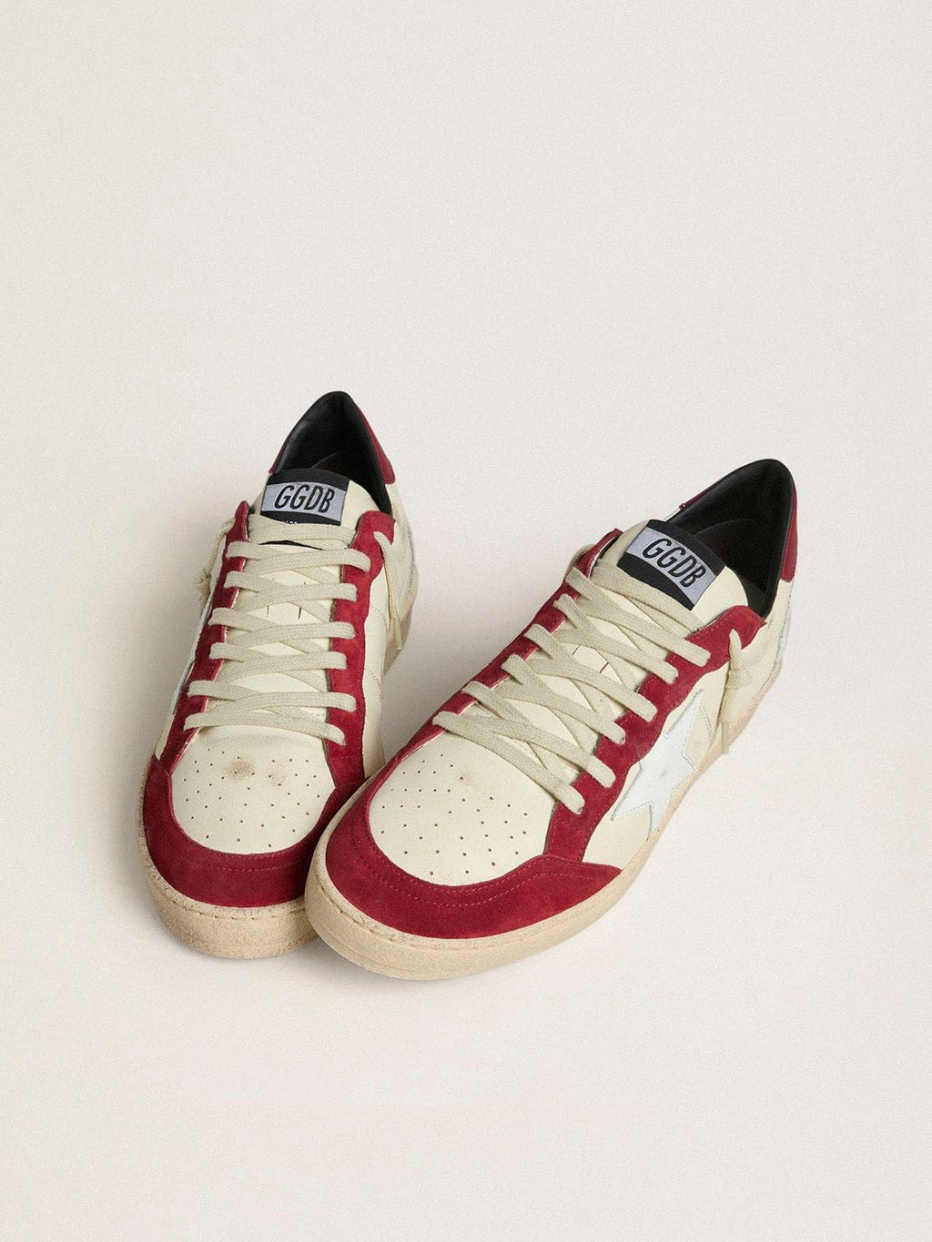 Golden Goose Ball Star Uomo Ltd in Nappa Crema con Stella in Pelle Bianca e Inserti in Suede Rosso