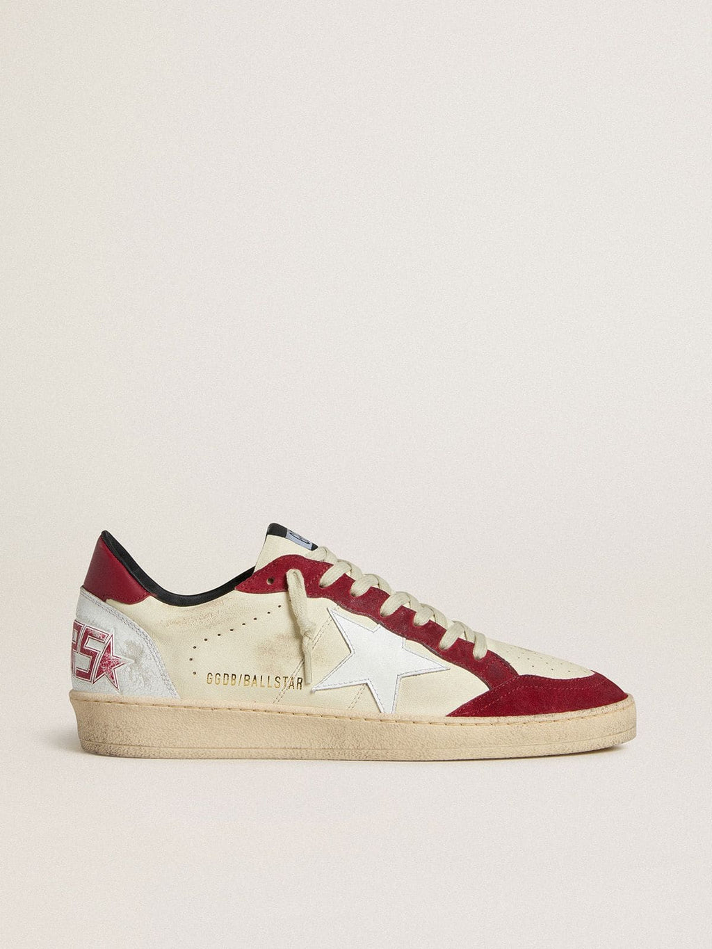 Golden Goose Ball Star Uomo Ltd in Nappa Crema con Stella in Pelle Bianca e Inserti in Suede Rosso