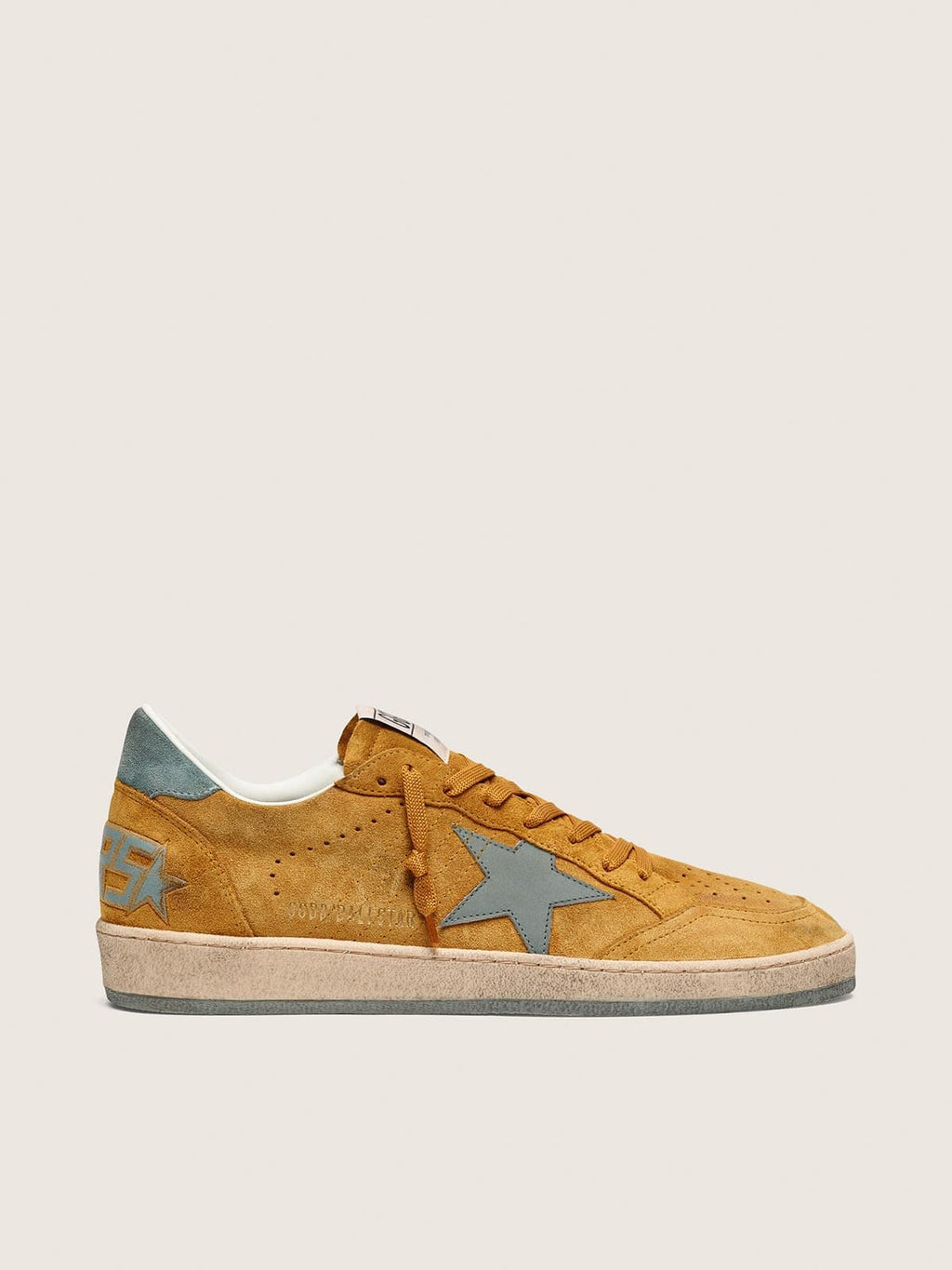 Golden Goose Ball Star Uomo in Suede Ocra con Stella in Pelle e Talloncino in Suede Azzurro