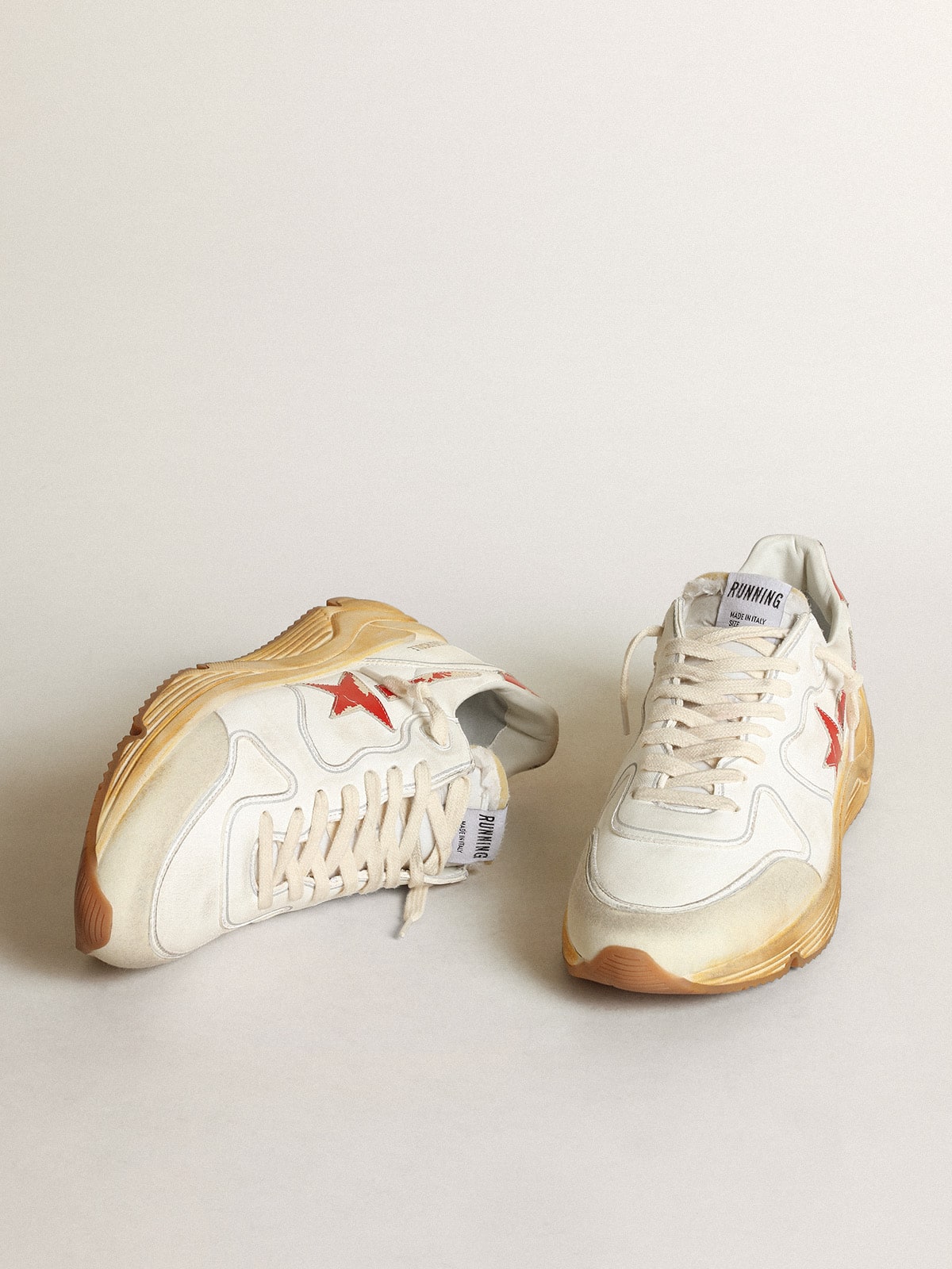 Golden Goose Running Sole Uomo con Stella e Talloncino in Pelle con Stampa Rossa