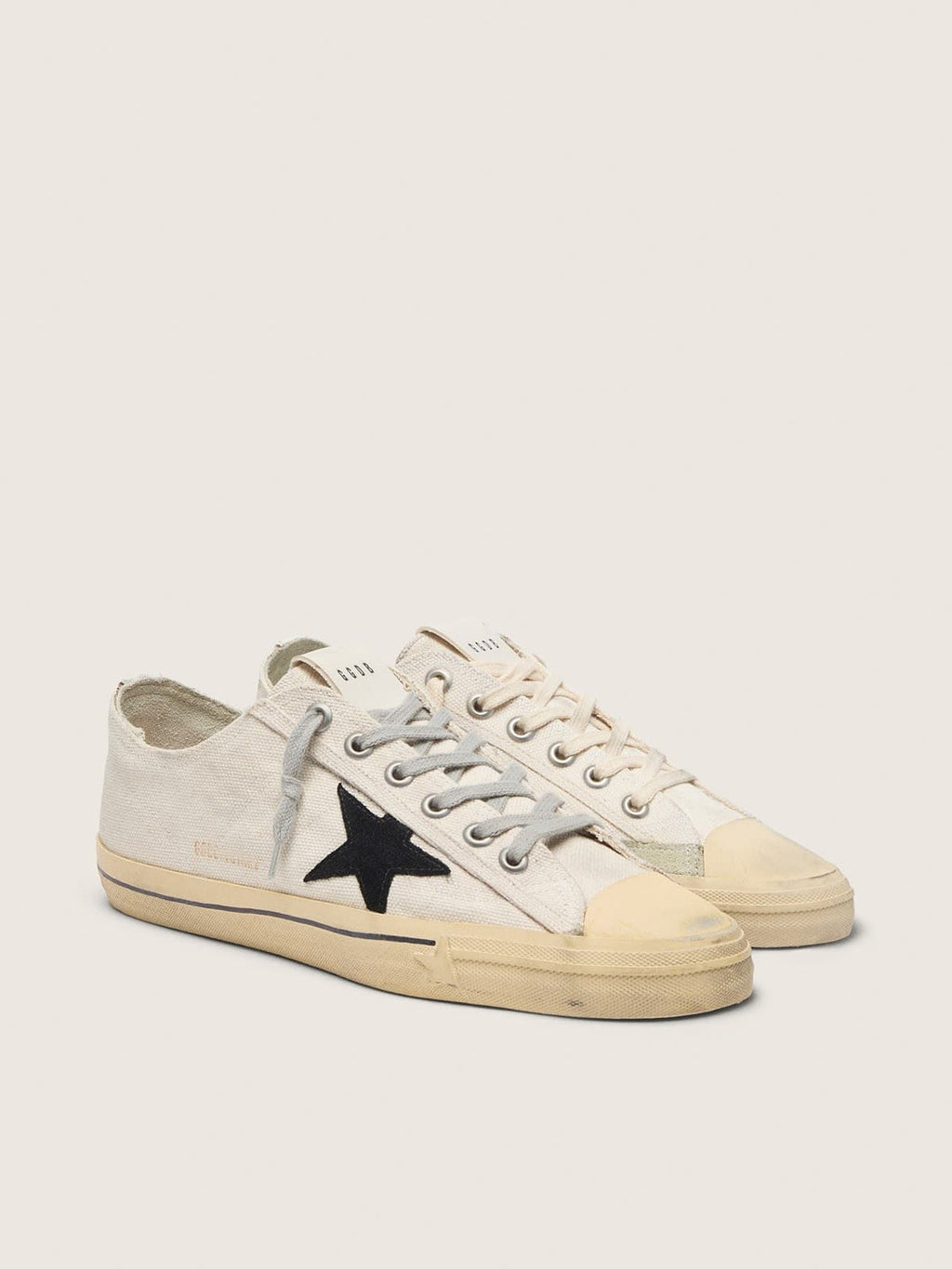 Golden Goose V Star Uomo  con Stella in Suede Nero e Scritta Ricamata
