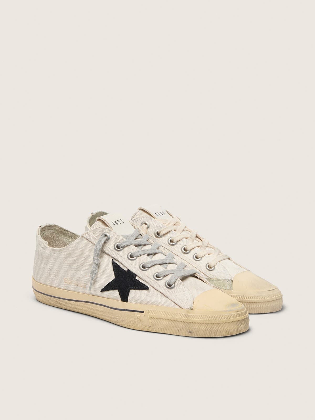 Golden Goose V Star Uomo  con Stella in Suede Nero e Scritta Ricamata