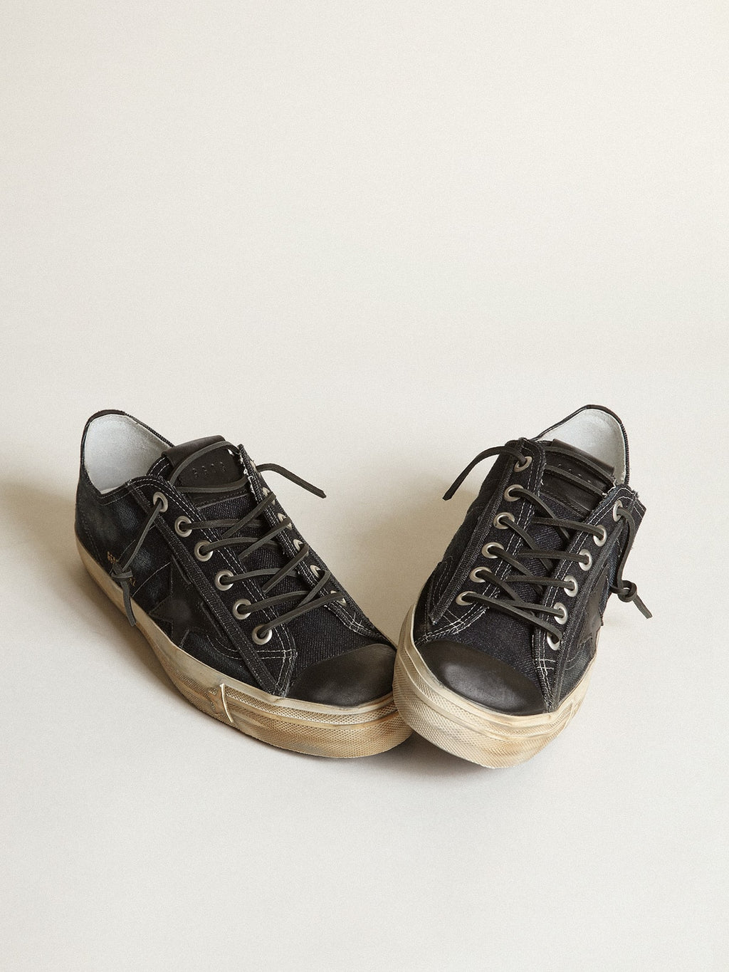 Golden Goose Sneaker V Star in Denim Color Blu Notte con Stella e Punta in Pelle Nera