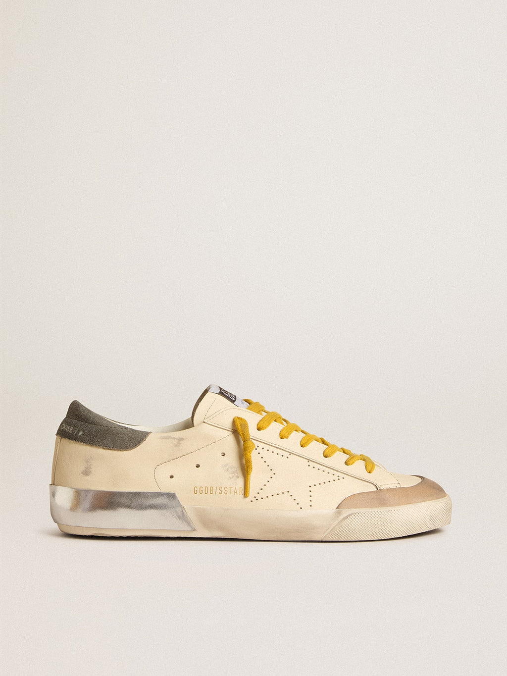 Golden Goose Super-Star Uomo in Pelle con Stella Traforata e Talloncino in Suede Grigio