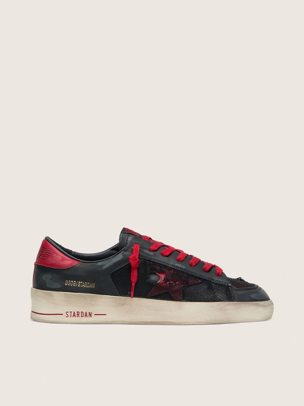 Golden Goose Stardan Uomo in Pelle Nera con Stella in Pelle Rossa Inserti in Rete Nera e Pelle Rossa