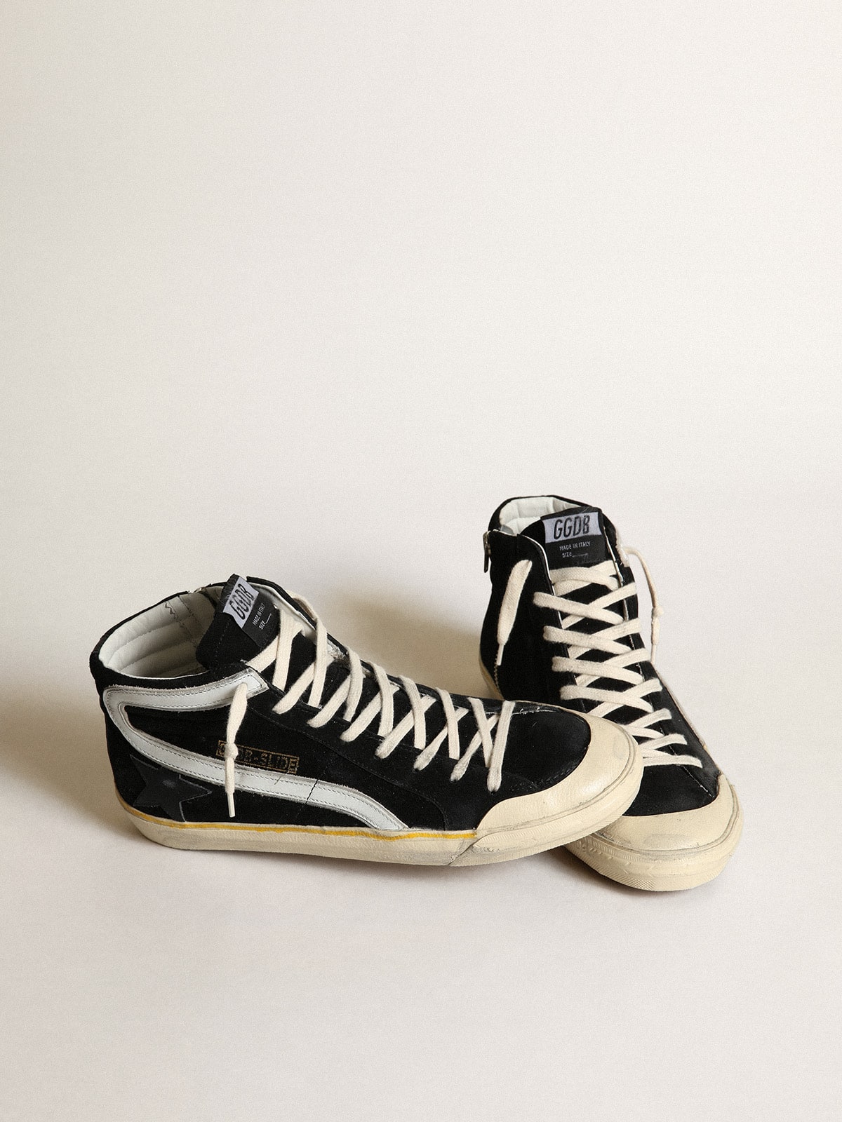 Golden Goose Slide Penstar Uomo in Suede Nero con Stella Nera e Virgola Bianca