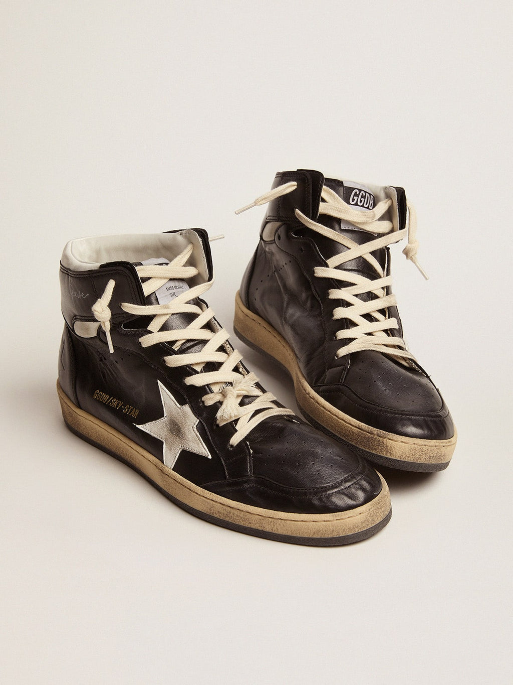 Golden Goose Sky Star in Nappa Nera con Stella in Pelle Bianca