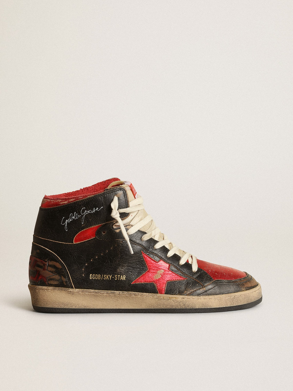 Golden Goose Sky Star Uomo in Pelle Lucida Nera con Stella Rossa