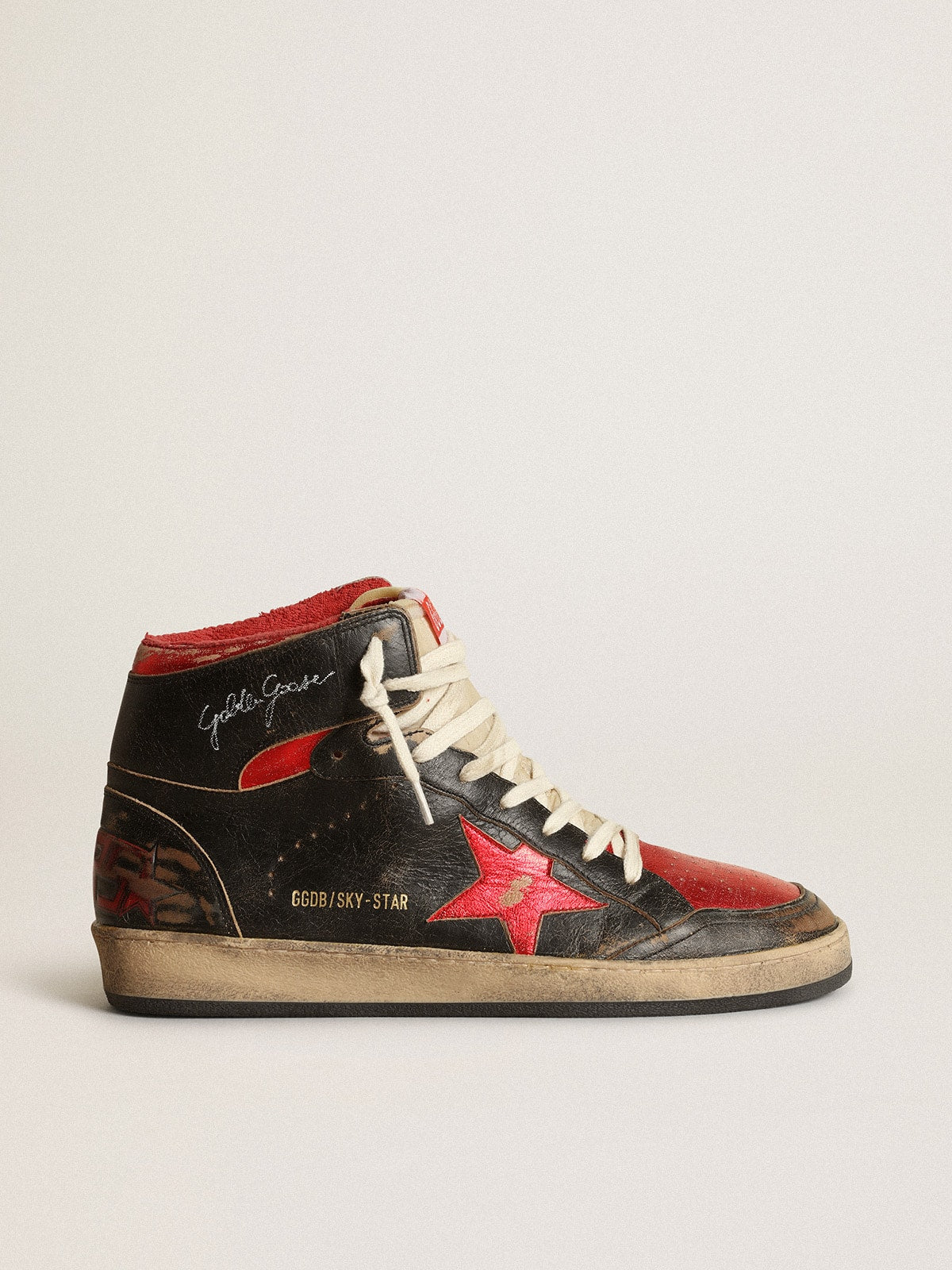 Golden Goose Sky Star Uomo in Pelle Lucida Nera con Stella Rossa