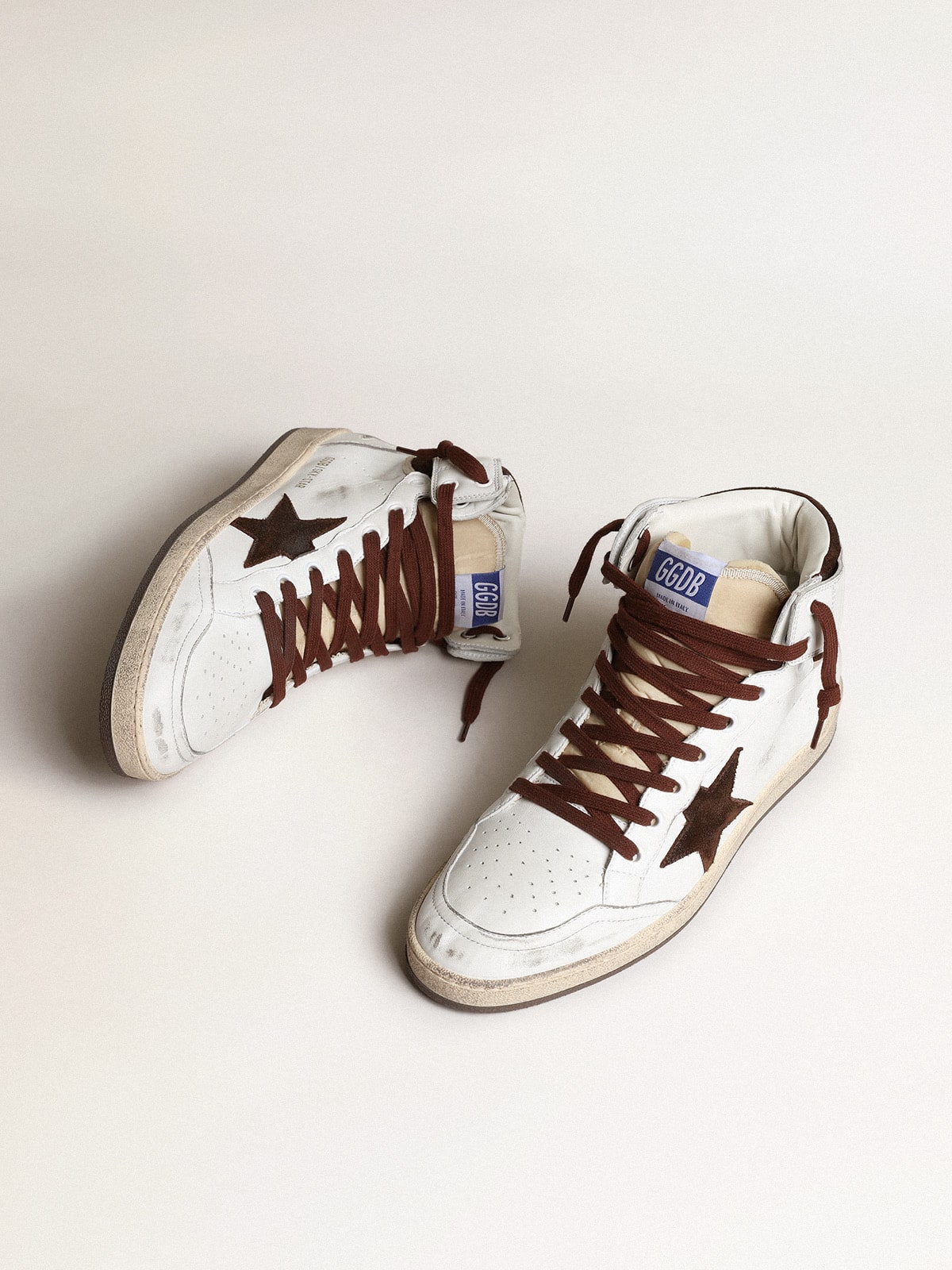 Golden Goose Sky Star Uomo in Nappa Bianca con Stella in Suede Cioccolato