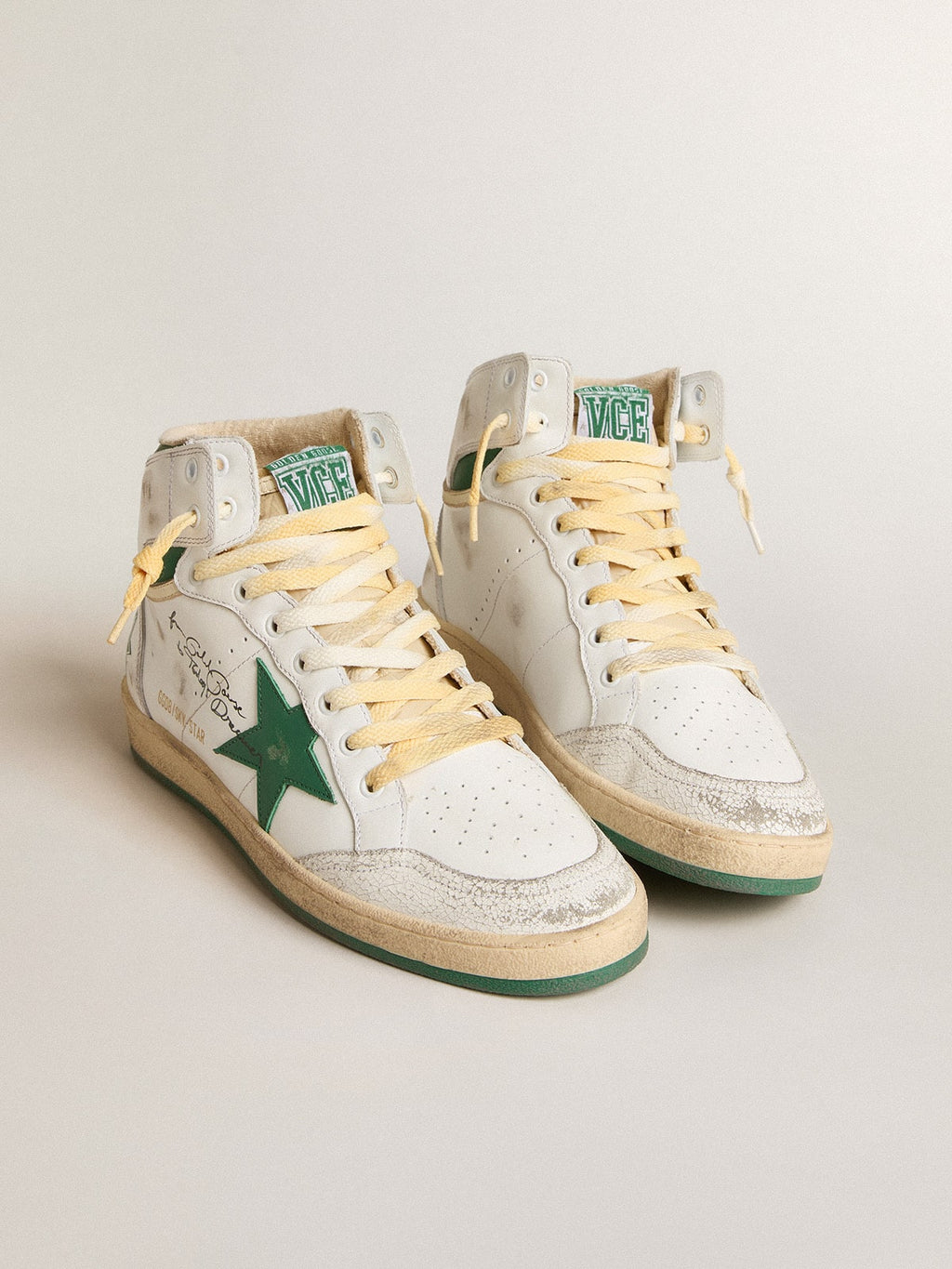 Golden Goose Sky Star in Pelle Bianca con Stella in Pelle Verde