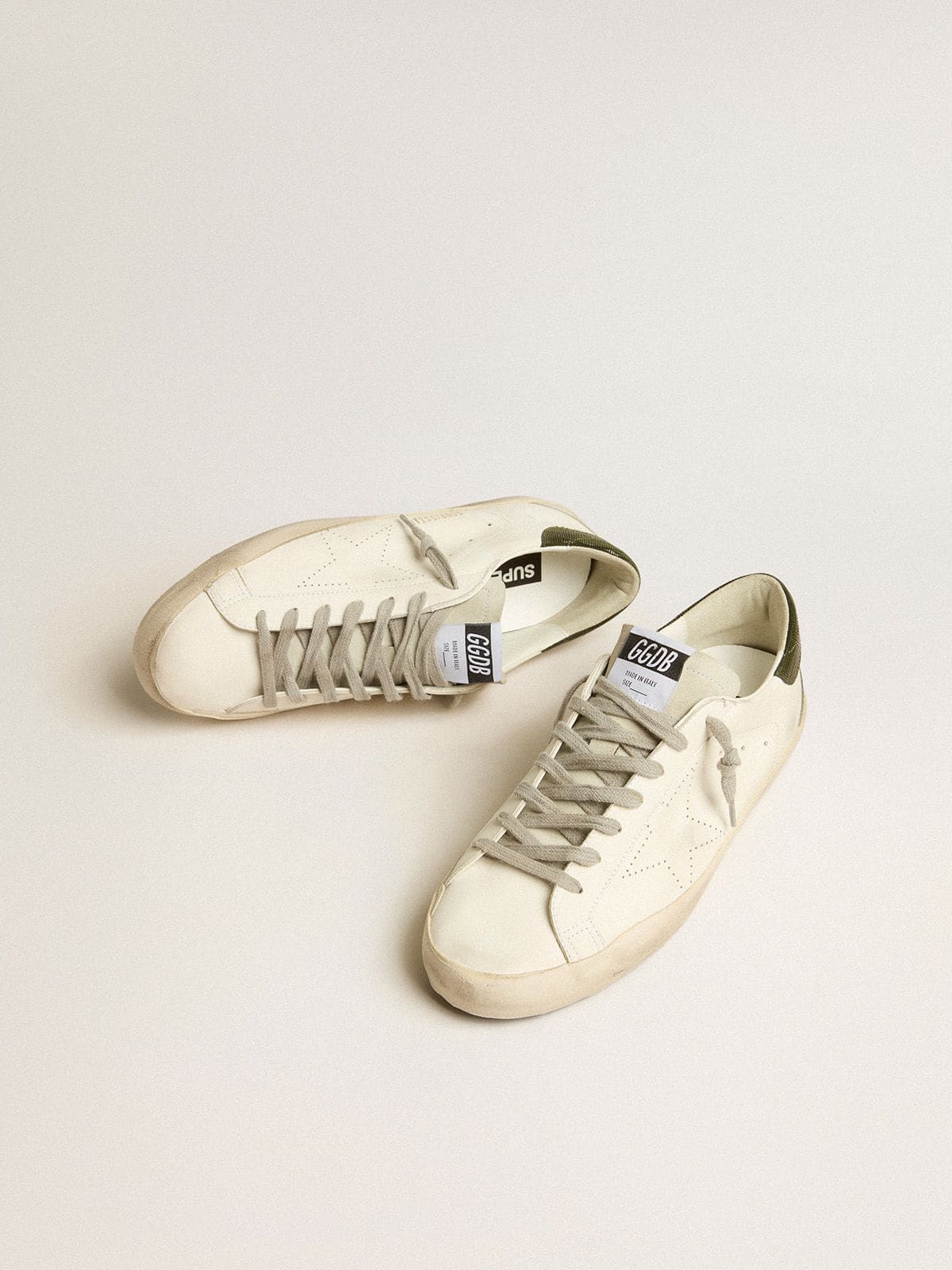 Golden Goose Super-Star Bio Based Uomo con Stella Traforata e Talloncino Verde
