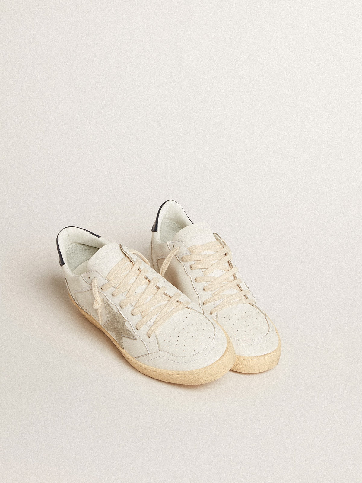 Golden Goose Ball Star con Stella in Suede Ghiaccio e Talloncino in Pelle Blu