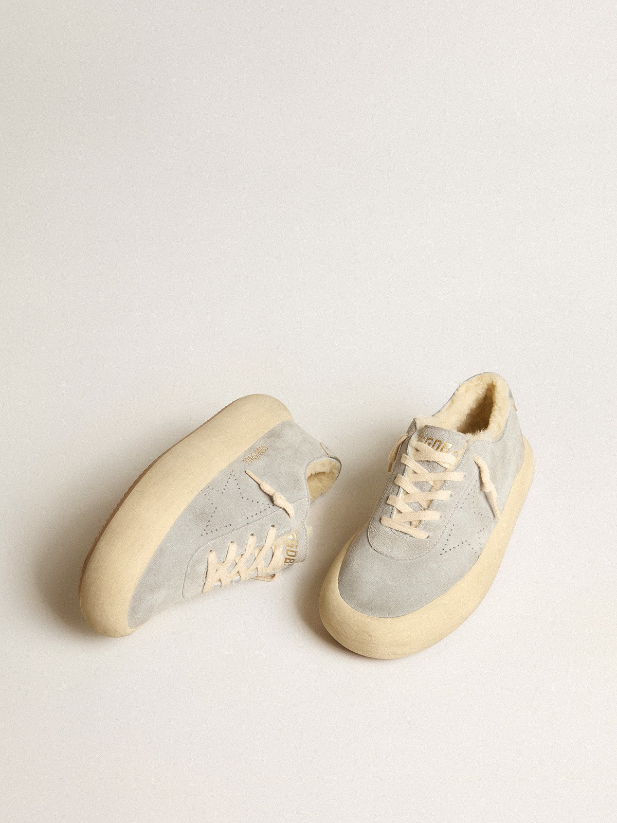 Golden Goose Scarpe Space Star Uomo in Suede Ghiaccio con Fodera in Shearling