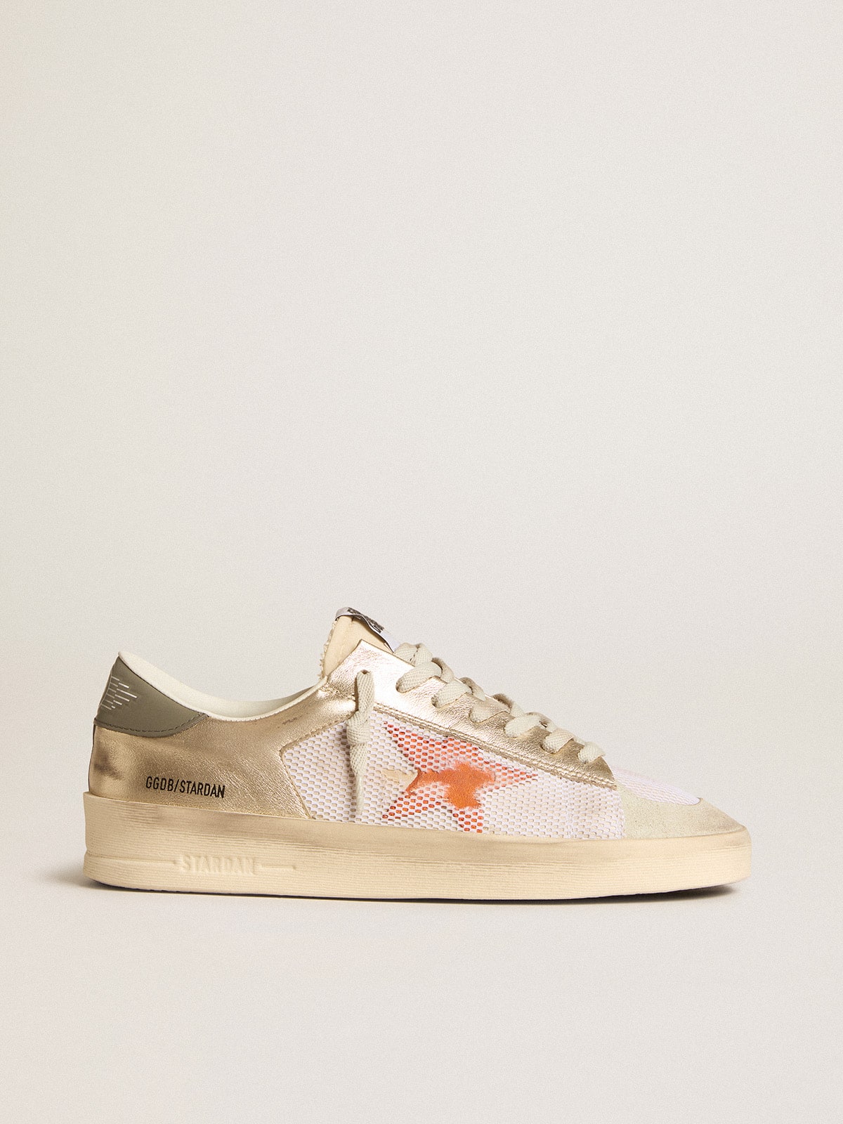 Golden Goose Stardan in Rete Bianca con Stella Arancione e Inserti in Pelle Platino