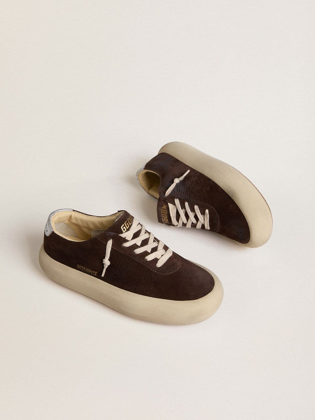 Golden Goose Space Star Uomo in Suede Testa di Moro con Talloncino Laminato Argento