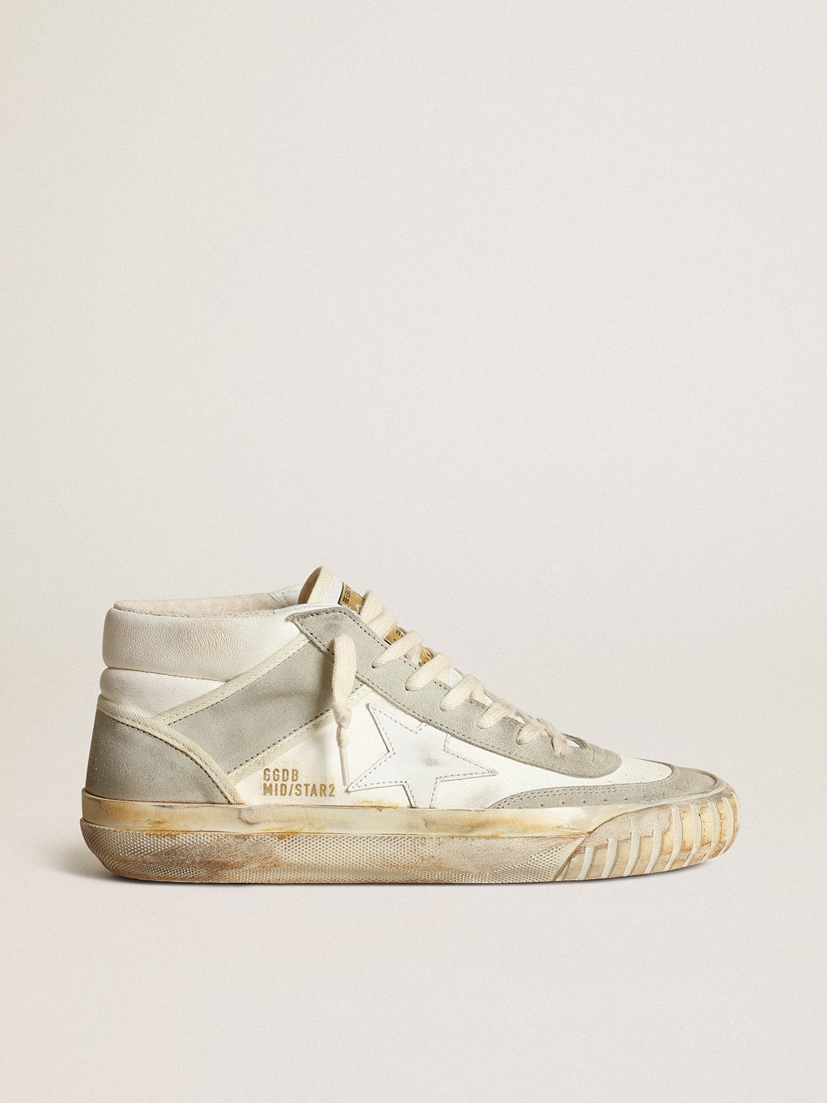 Golden Goose Sneaker Mid Star Uomo con Inserti in Suede Color Grigio Ghiaccio e Stella in Pelle Bianca