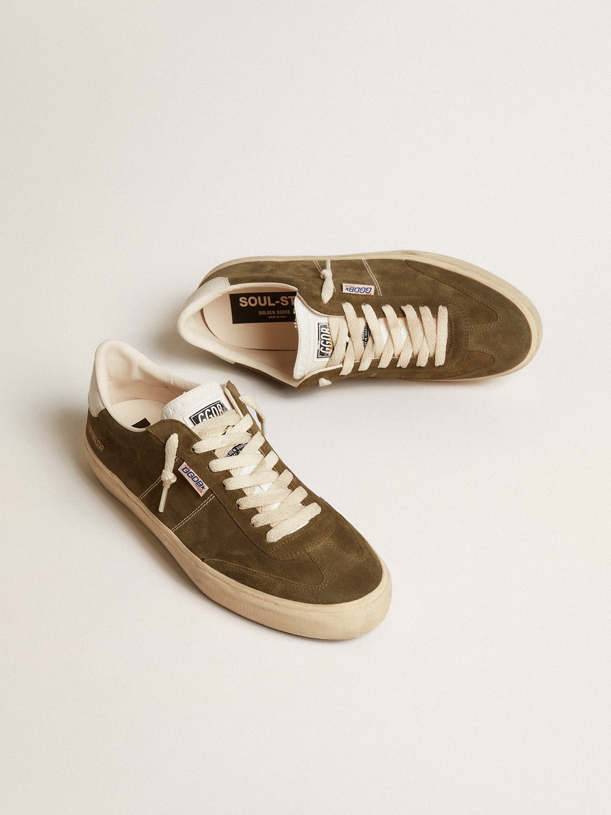 Golden Goose Soul Star  Uomo in Suede Verde con Talloncino e Linguetta in Pelle Bianca